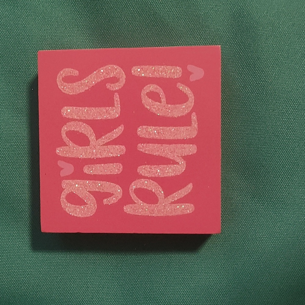 Mini girls rule sign